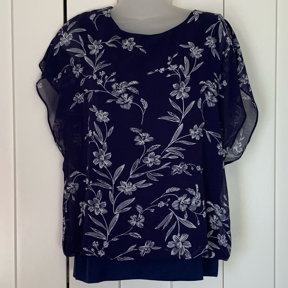 New Neineiwu navy white floral sleeveless top with banded waist S